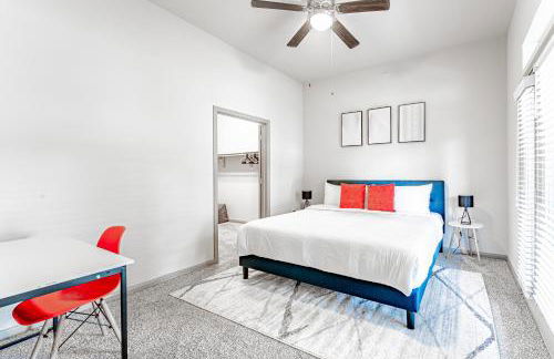 Spacious 2BR King Bed Suites Close to Downtown and Airport - Foto 17