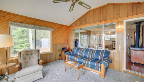 Dock and Fire Pit Lakefront Cottage in Gould City! - Foto 3