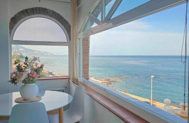 Charming Townhouse in El Faro, Spain, Studding Sea View & Community Pool - Foto 4