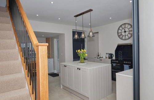 No32 Carmarthen Road - Photo 1