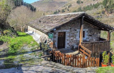 Cabaña La Gurueba, frente rio y cascada - Foto 19