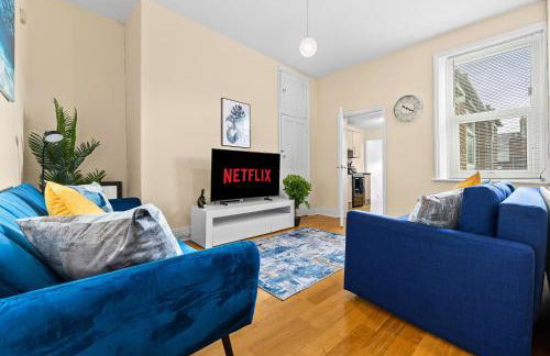 3 Bedrooms Elegant Homely House, Sleeps 6 Comfortably with 4 Double Beds, Newcastle, Free Street Parking, Business Travellers, Contractors, & Holiday Goers, Near all Major Transport Links in Newcastle & City Centre - Foto 5