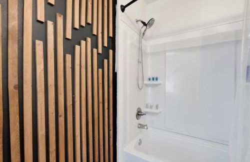 Elegant Historic Apartment with Craftsman Details - Foto 31