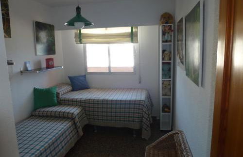 Espectacular terraza y vistas en 1a línea de playa - Foto 16