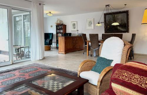 Ferienwohnung Residenz am See - exklusive Wohnung in erster Reihe mit Balkon und Seeblick - Photo 21