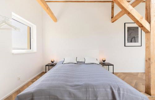 2 BR Loft - LUXUS - MODERN - PARKPLÄTZE - KAFFEE - NETFLIX - WEINBERGBLICK - KÜCHE - BALKON - Foto 25