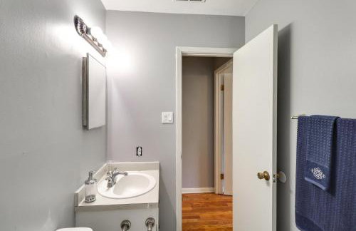 Walk to Dining and Shops Dtwn Brookhaven Home! - Foto 14