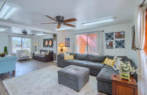Group Getaway w/ Mtn Views: Home in Circleville! - Foto 5