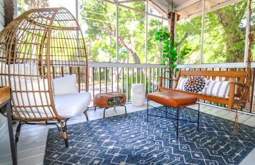 Luxurious Bohemian Bungalow in Lincolnville - Mins from Downtown! - Photo 28