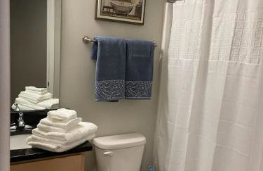 Large 3 bedroom Downtown Parking - Photo 15