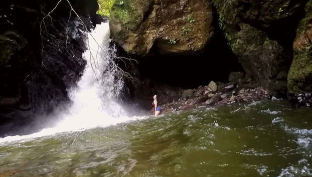 Banho na piscina natural