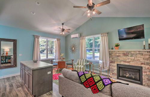 16 Mi to Ski Slopes! Creekside Poconos Cottage - Foto 4