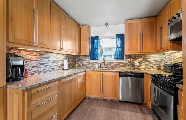 Oasis w Huge Pool & BBQ Patio - Photo 13