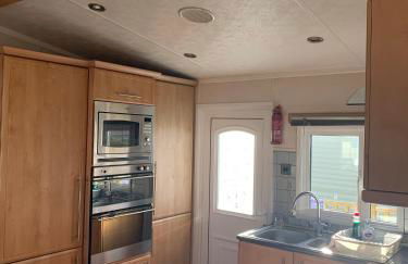 Immaculate 2-Bed Lodge in Monreith - Photo 7