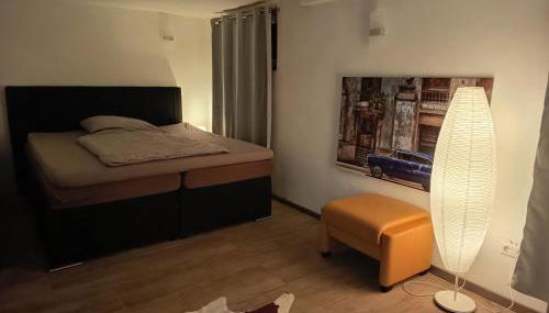 100 qm Apartment,WLAN, TV free Parking,24 h check-in, ,full kitchen,Untergeschoss ,3 Schlafzimmer -Wohnzimmer integriert - Foto 4