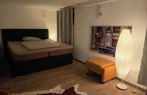 100 qm Apartment,WLAN, TV free Parking,24 h check-in, ,full kitchen,Untergeschoss ,3 Schlafzimmer -Wohnzimmer integriert - Foto 4