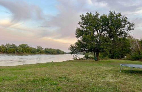 Riverfront Studio Cabin with Amazing View and Huge Yard - Foto 13