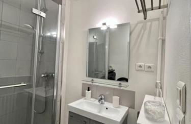 2P calme - climatisation - 70m du métro M4 Barbara - 4 pers maximum - Foto 28