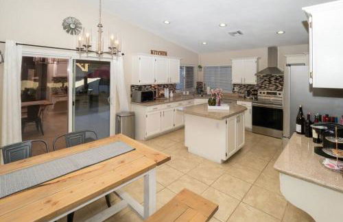 Spacious house with pool heater, hot tub, billiards - Foto 10