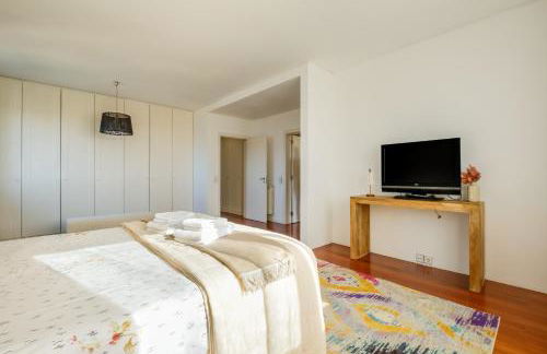 Skyview 2BR with Balcony and Garage - Foto 48