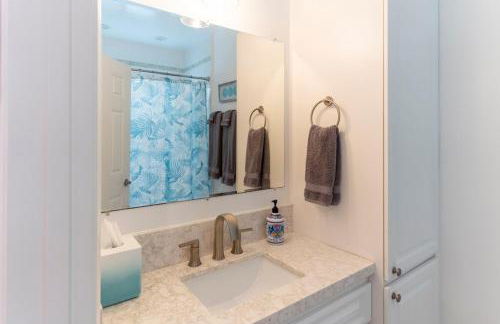 Family Beach House, 400ft to Beach, Parking, BBQ - Foto 37