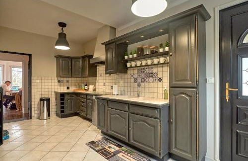 La Villa en Loire, avec Jacuzzi 6 places, Piscine chauffée, boulodrome, salle de jeu, 6 Chambres, vue Loire, 350M2 - Foto 42