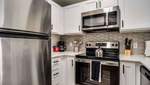 Boulevard Stays Quiet Modern 2BR Pickleball Pool Parking Gym 06 - Foto 5