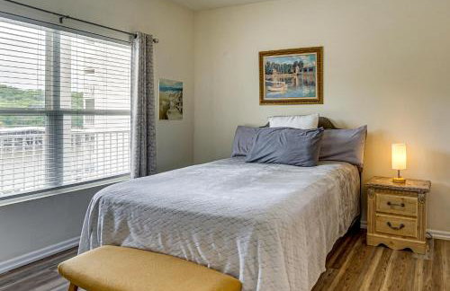 Lakefront Osage Beach Condo: Dock Your Boat Here! - Foto 18