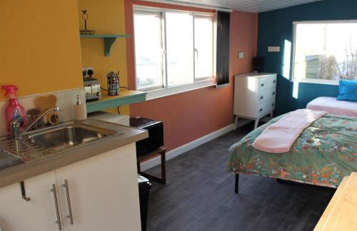 Redwood Lodge, Dee Valley Stays - cosy microlodge with detached private shower & WC - Photo 8