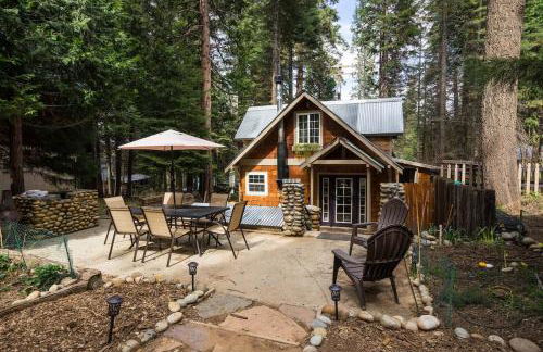 Cozy Yosemite Cabin with Hot Tub in the Pines - Foto 7