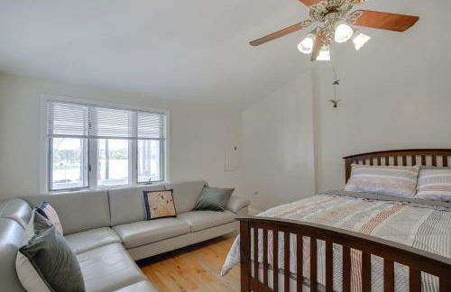 Lake Carmel Access Waterfront Home with Deck! - Foto 13