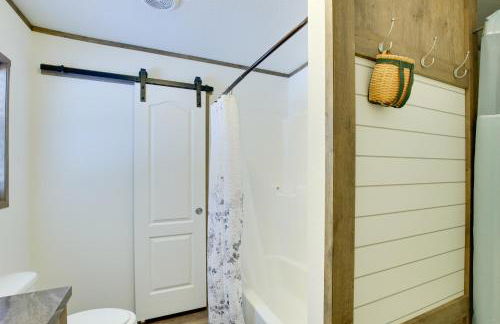 Stylish Chetek Hideaway with Lake and Dock Access! - Foto 18