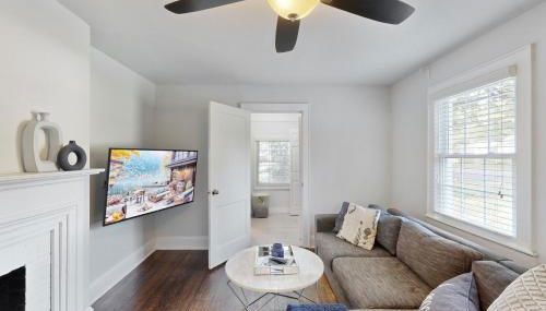 3 Mi to Dtwn Charlotte! Quiet Haven with Fenced Yard - Foto 4