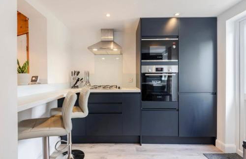 Modern 2 Bed House in Rainham, Kent - Central Location - Foto 15