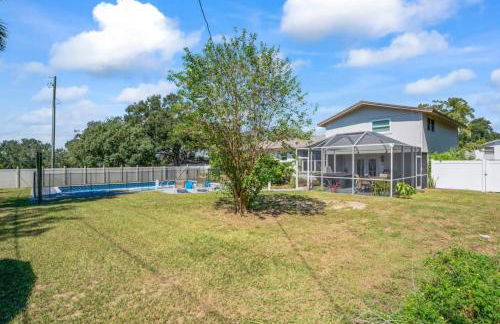 Oversized 4bed + Converted Bedroom, HEATED Pool + Hot Tub - Photo 30