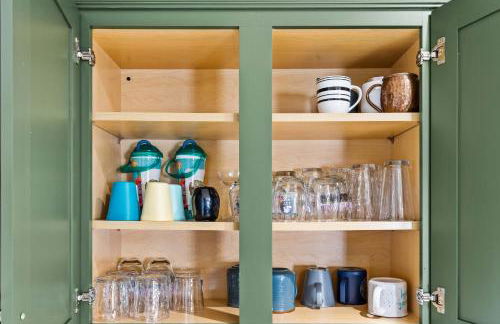 3BR Cozy Family Home with HotTub & Spacious Backyard - Foto 47