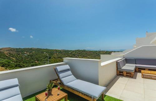 Apartamento con terraza, piscina y parking - Foto 24