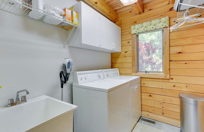 Pocono Dog-Friendly Home on River - Foto 13