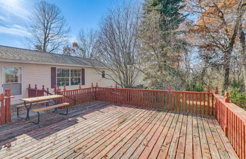 8 Mi to Dtwn Rochester Peaceful Home with Deck! - Foto 35