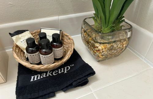 Beachside Condo in Cocoa Beach, Florida - 125 Feet to Beach! - Foto 12