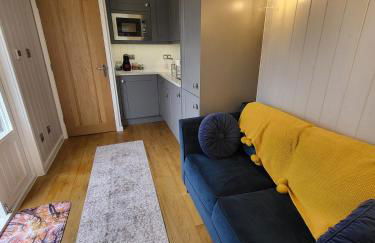 Cosy Hut Immersed in Nature with Private Hot Tub - Foto 23