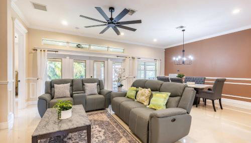 Chill & Spacious 3BR - Beaches & Backyard Fun - Foto 4