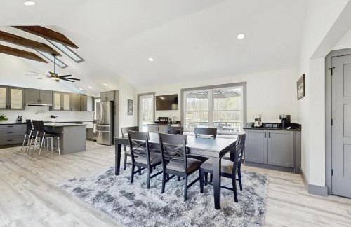 Outdoor Wonderland! Newly Built Home in Fort Ann - Foto 10