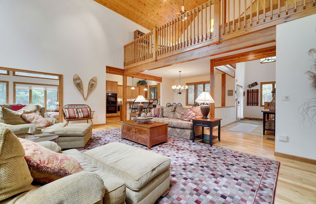 Elk Hollow by Avantstay Lakefront Chalet w Game Room Fire Pit - Photo 9