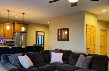 Woodlawn Lakeside Retreat - 2 BR Waterfront Cabin - Foto 5