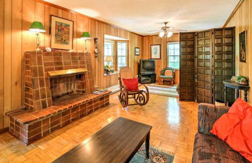 Mountain Rest Cottage with Gas Fireplace! - Foto 6