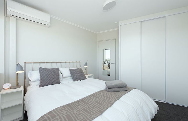 Stunning Ocean View Apartment H324 - Photo 2