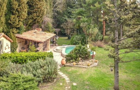 Nice Home In Entraigues-Sur-La-Sorg - Foto 10