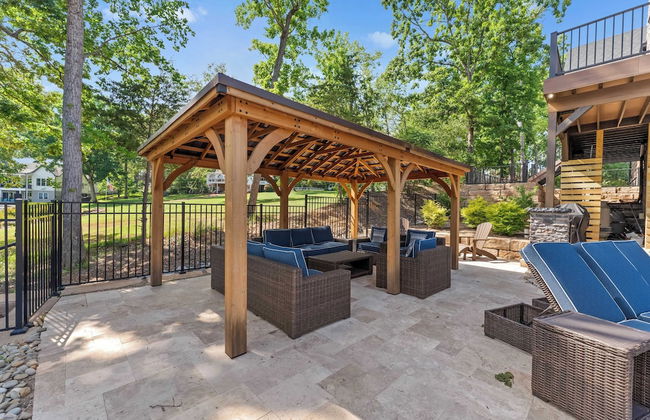 Black Bear Lodge by Avantstay Lakefront, Dock, Pool, Theater Sleeps 20+ - Foto 60