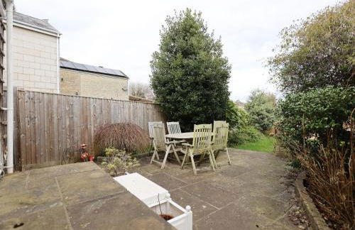 Mount Rd By N And N Stays Contractor Friendly 4 Bed House With Large Driveway, Bath - Photo 12